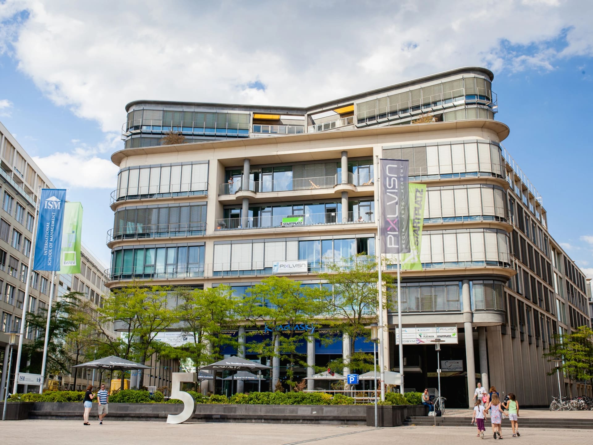 Das Bürogebäude von Nordloom im Mediapark in Köln